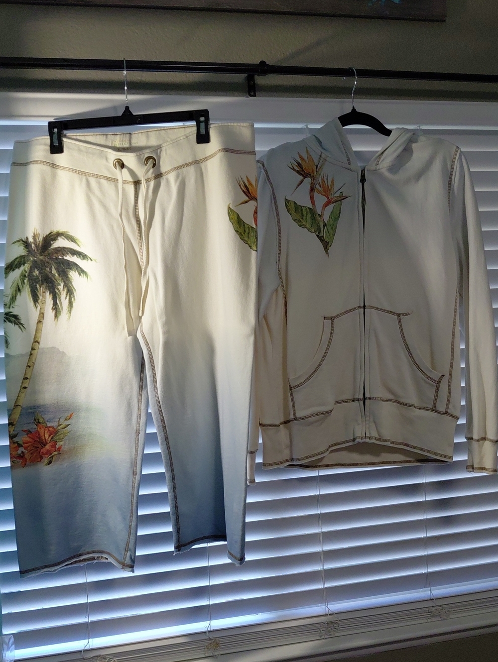 Natural Reflections Tropical Print Cream Zip Up Hoodie & Drawstring Capris L&XL